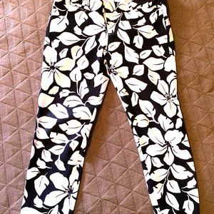 B&W leaf pattern capri stretch pants (size 12 Regular)